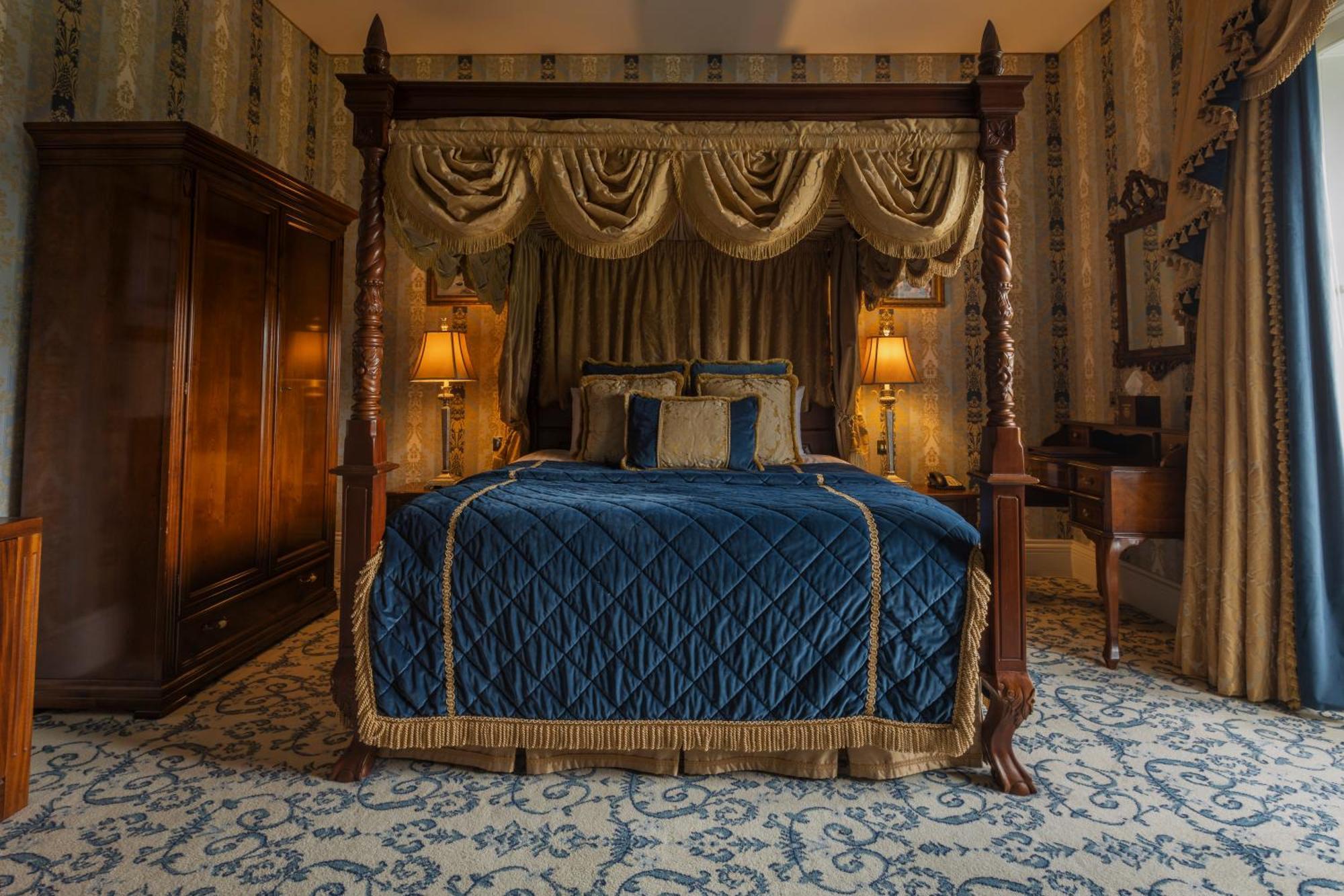 Отель Lough Rynn Castle Mohill Экстерьер фото